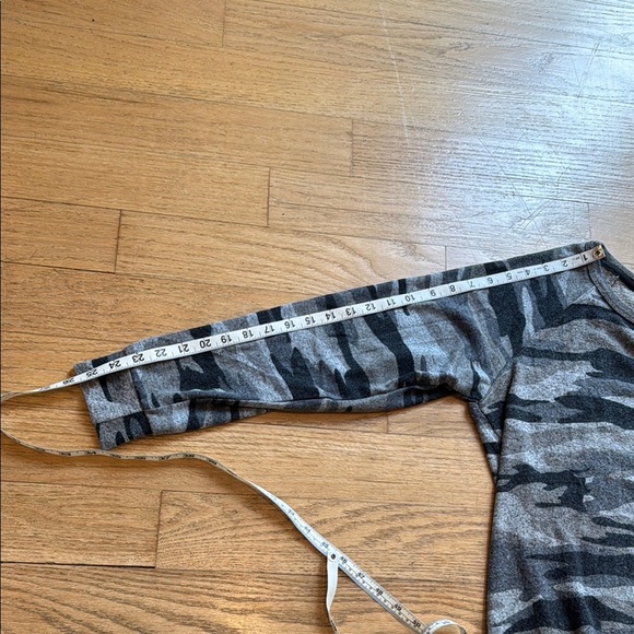 Camo Sweatshirt size large - Picture 8 of 10